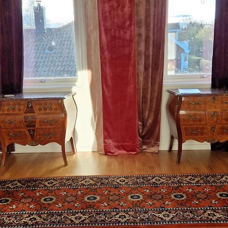 Lila Rummet - Rum Naera Bad Och Centrum, 1 Tr Upp - Saengklaeder & Handdukar Ingar Farjestaden Luaran gambar